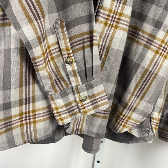 Legendary Whitetails Medium Plaid Button-Up Shirt Barn Chore Outdoor Hiking - Picture 4 of 7